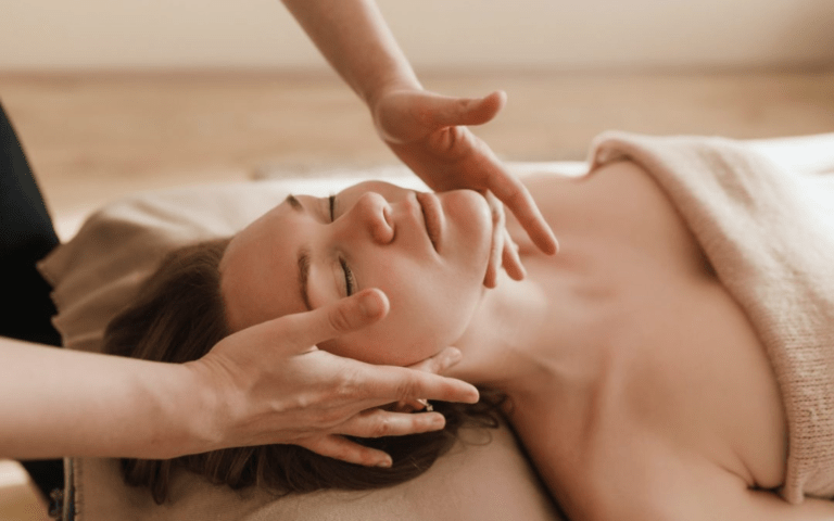 Massage liftant visage